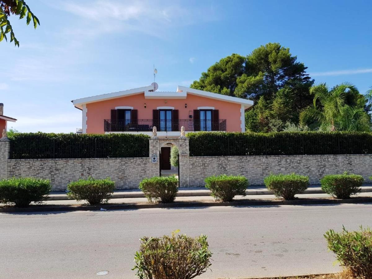 Apartment With One Bedroom In Trani With Wonderful Sea View Private Pool Enclosed Garden 1 Km From The Beach Bagian luar foto